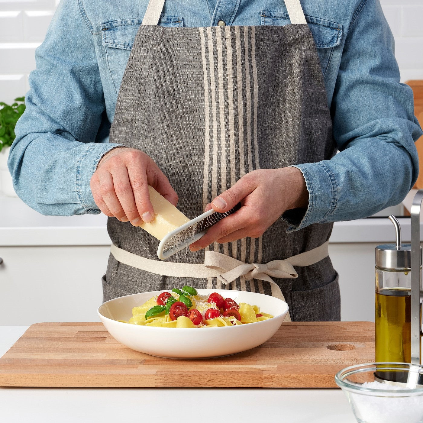 UPPFYLLD Handheld grater