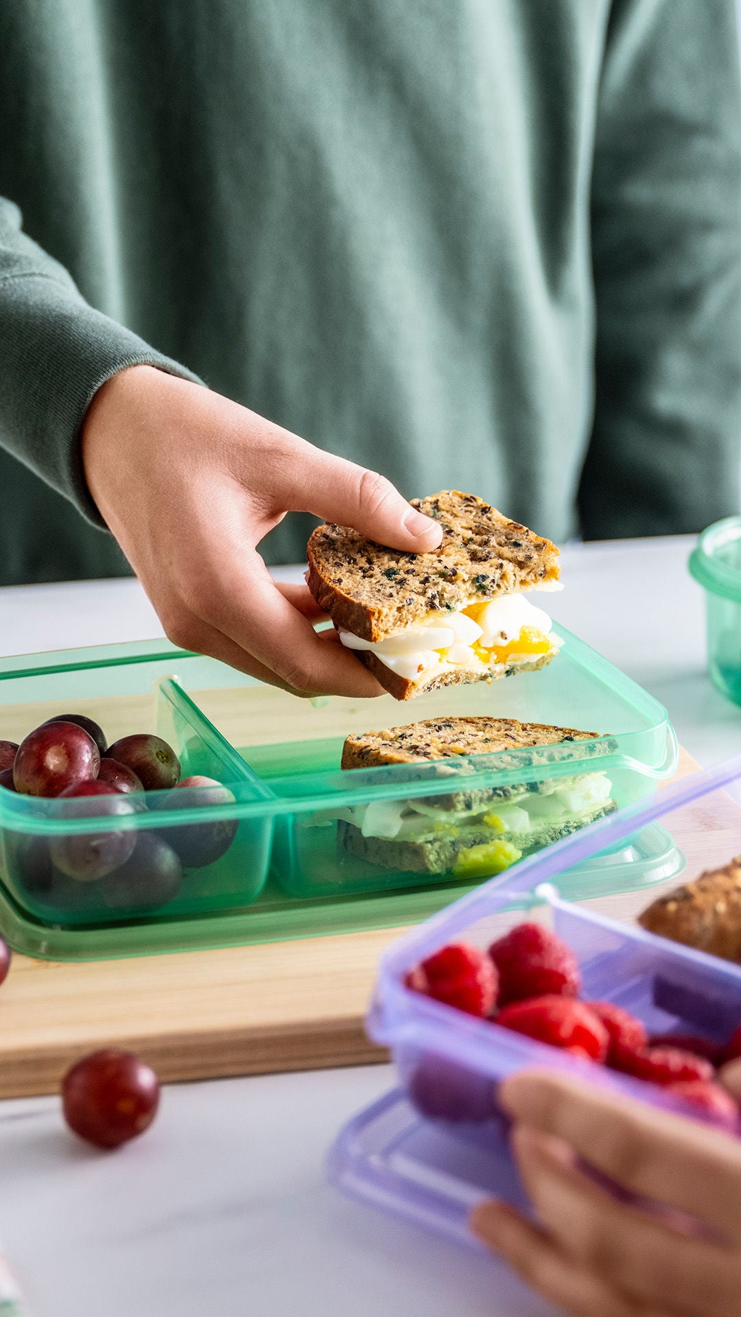 PRUTA Sandwich container with lid, lilac/green